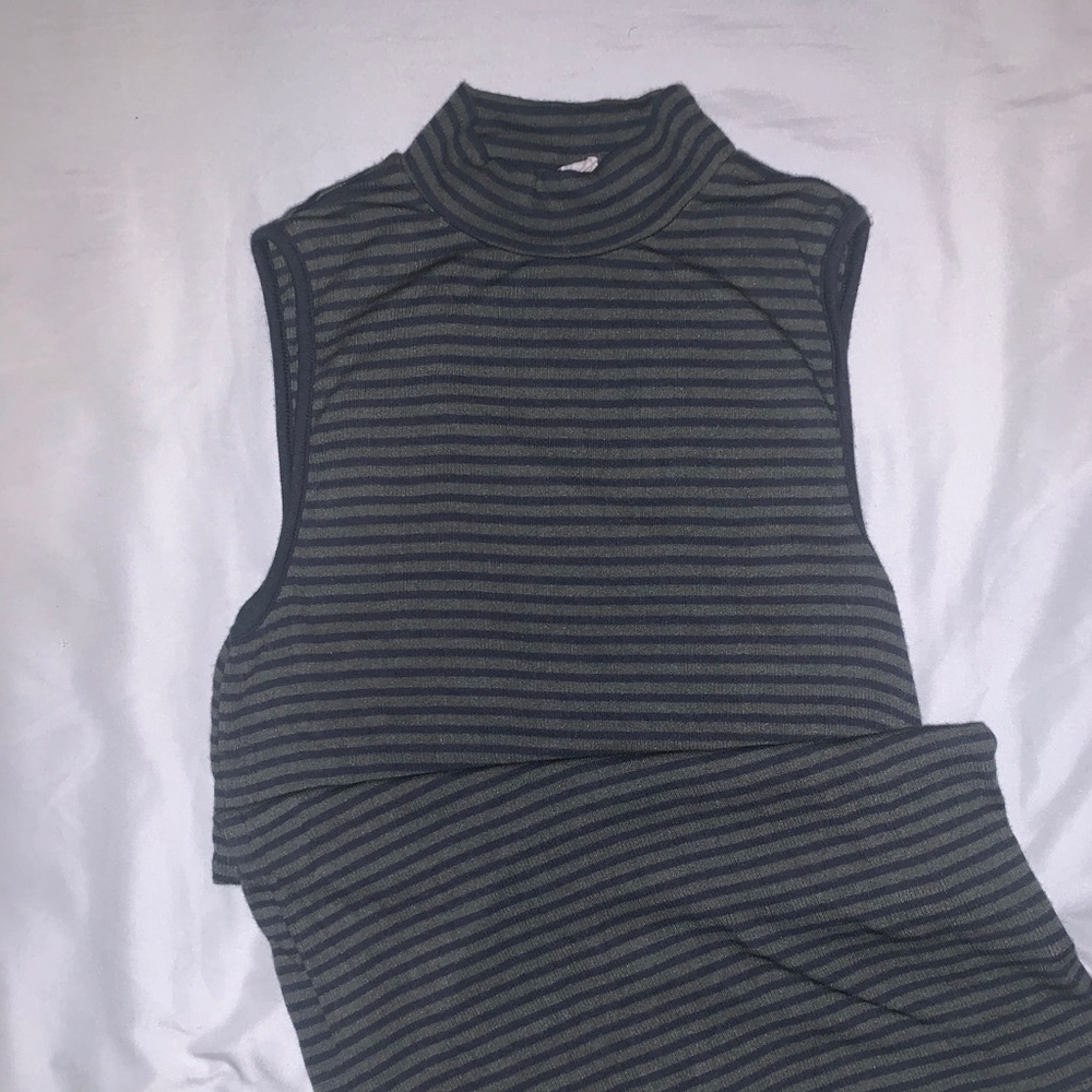 GAP Mock Neck Tank Top Green w Stripes Stretchy